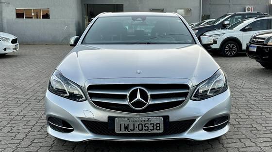 MERCEDES-BENZ E 250 2.0 AVANTGARDE 16V TURBO GASOLINA 4P AUTOMÁTICO MERCEDES-BENZ E 250 2.0 AVANTGARDE 16V TURBO GASOLINA 4P AUTOMÁTICO